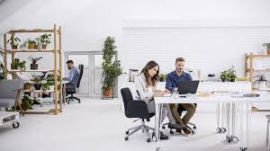 Keuntungan tata ruang kantor terbuka, yakni : 6 Model Tata Ruang Kantor Terbuka Yang Aesthetic Blog Qhomemart