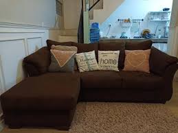 Tampilan fisik sebuah sofa minimalis ruang tamu misalnya, dapat begitu menggoda sehingga kerabat ataupun teman yang datang merasa. Sofa Darcy Sect Fabric Wood Informa Perabotan Rumah Di Carousell