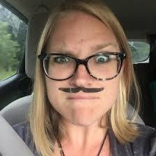 Lara Howard's Instagram, Twitter & Facebook