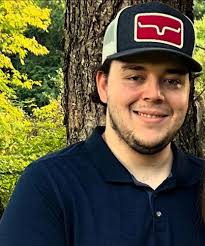 Can someone edit my parents' wedding photo?