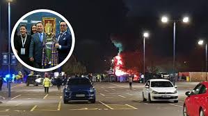The owner of leicester city football club, vichai srivaddhanaprabha, has been confirmed as among those killed when the thai businessman's helicopter crashed after taking off from the club's stadium. Premier League Leicester City Owner S Helicopter Crashes At The King Power Stadium Marca In English