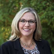 Erin Freeland's Instagram, Twitter & Facebook