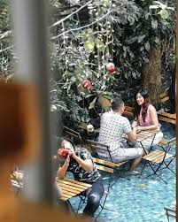 Villa istana melaka turut menyediakan ruang parking kereta yang luas, tandas awam, bilik solat khas yang dilengkapi dengan sejadah, selipar serta tempat wuduk agar para pelanggan dapat menunaikan solat maghrib & isyak dengan selesa selepas berbuka puasa. 7 Tempat Bukber Yang Instagramable Di Bandung Popmama Com