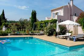 Una bella vista sulla spiaggia più bella di tutta la puglia? 6 Case Vacanza Con Piscina Nel Sud Della Francia Il Blog Di New York Habitat