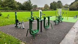 Outdoor Gym Equipment: Engaging ...