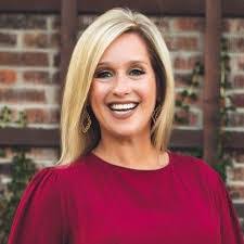 Laurie Hoover's Instagram, Twitter & Facebook