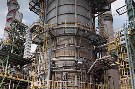 Kilang pertamina di cilacap, jawa tengah terbakar, jumat (11/6/2021). Dengan Atau Tanpa Saudi Pertamina Tetap Garap Kilang Cilacap