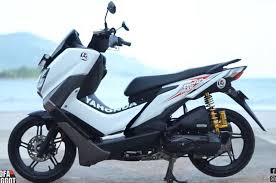 Apabila menginginkan honda beat dengan fitur lebih lengkap sobat bisa membeli tipe cbs iss. Modifikasi Honda Beat F1 Warna Putih