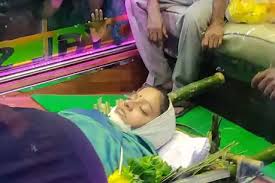 Chithra S Body Cremated Amidst Tearful Farewell From Friends And Fans Tamil News Indiaglitz Com Director sar, serthu vutrunga rendu pereyum #pandianstores. chithra s body cremated amidst tearful