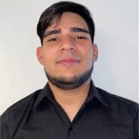 100+ perfiles de «Alejandro Villanueva»