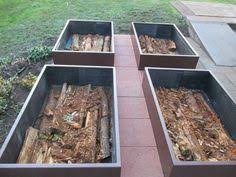 Realiser Potager En Carre En Permaculture Avec Une Couche De Bois Des Feuilles Et Du Compost Jardin En Carre Carre Potager Potager Permaculture