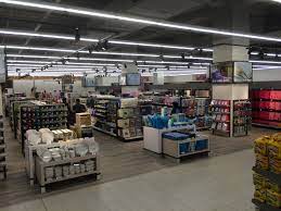 Tesco Ioi Mall Putrajaya Malaysia Supermarket Gm Lifestyle Visual Merchandising Www Clearretailgr Fast Furniture Iron Furniture Furniture Dolly