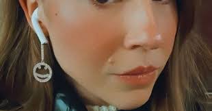 Lily Thacker's Instagram, Twitter & Facebook