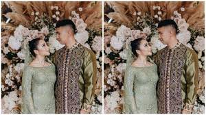 Model baju untuk acara tunangan kebaya couple selendang batik cream. Populer Filosofi Di Balik Baju Lamaran Nikita Willy Indra Priawan Gabungkan Adat Padang Lampung Halaman All Tribunnewsmaker Com