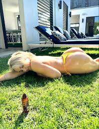 Korn Kernal - Free pics, galleries & more at Babepedia