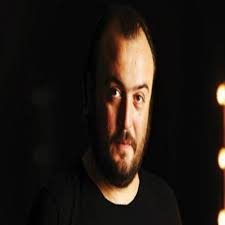 Fatma cengiz, aylık 750 bin tl tedbir nafakası, 250 milyon tl maddi, 150 milyon tl manevi olmak üzere toplam 400 milyon tl tazminat talep etti. Kirmizi Kamyon Dizisi Deniz Hamzaoglu Sevgilisi Kim Biyografi Sitesi