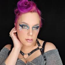 There's nothing more Midwestern than using sweet corn to make ice cream. 🌽  Shop $12/6 sweet corn through August 30 to make Fresh Sweet Corn No-Churn  Ice Cream: http://ms.spr.ly/6182jeJcI