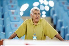 Το ελληνικό ποδόσφαιρο όμως και η αεκ αποχαιρετούν έναν από τους κορυφαίους τερματοφύλακες, που έφυγε από τη ζωή. Aek Stelios Serafeidhs To Sygkinhtiko Video Me Thn Apo8ewsh Sto Oaka Kai To Mayro Sta Social Media Ths Enwshs