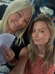 Zara Love (@zaraholland) • Instagram photos and videos