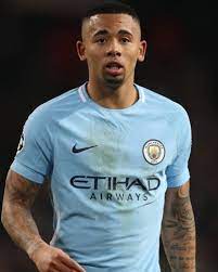 He prefers to shoot with his right foot. Gabriel Jesus