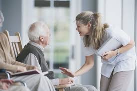 Alors que les maisons de retraite accueillent 42 % de patients atteints d'une maladie de type alzheimer, les personnes âgées se retrouvent également confrontées au «miroir de la démence», note le rapport. Peut On Mettre Une Personne En Maison De Retraite Contre Sa Volonte Click Care