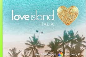 Laura whitmore, introduces us to the cast of hot, young singles who have come looking for a summer of love and romance. 8ykfq8ebuvp5em