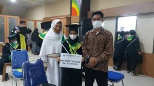 Apr 27, 2021 · pada tahun 2020 bnn juga telah memusnahkan lahan ganja dengan total luas mencapai 30,5 hektare dan barang bukti tanaman ganja sebanyak 213.045 batang. Https Belitung Tribunnews Com 2021 07 09 Video Puluhan Disabilitas Di Belitung Timur Terima Bantuan Https Cdn 2 Tstatic Net Belitung Foto Bank Images Bantuan Disabilitas Jpg Sebanyak 70 Penyandang Disabilitas Mental Di Belitung Timur Mendapat