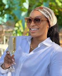 ladies if your man car ain't straight. stop asking them to pick you up from  the airport. catch a taxi it's cheaper. you know how much times I see  fellas getting ticket