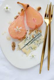 Rezept Rose Birne Mit Blauschimmelkase Und Gerosteten Nussen Emma Bee Lebensmittel Essen Blauschimmelkase Rezepte