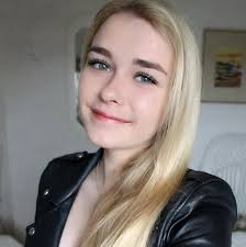 Iamsanna is the online pseudonym of sanna, the 'youtube' star from norway. Iamsanna Biography