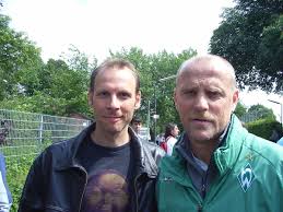 Thomas schaaf (born april 30, 1961 in mannheim, germany) is a german former footballer (defender), now a manager. File Thomas Schaaf En Fan Jpg Wikimedia Commons