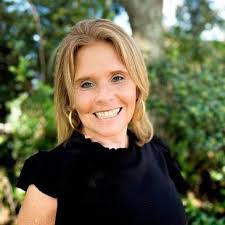 Sandy Varner's Instagram, Twitter & Facebook