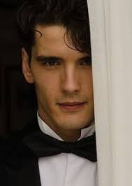 Молодой человек хулио приезжает в идиллическое место гран отель. Julio Olmedo Gran Hotel Tvmaze