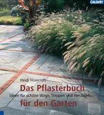 Kinder toben im garten, während erwachsene sich bei einem buch oder leichter gartenarbeit entspannen. Das Pflasterbuch Fur Den Garten Ideen Fur Schone Wege Heidi Howcroft Buch Gebraucht Kaufen A02icjt601zzl