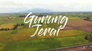 Oh mungkin inikah cinta, pandangan yang pertama, karena apa yang ku rasa ini tak biasa, jika benar ini cinta, mulai dari mana. Gunung Jerai Lagu Herunterladen