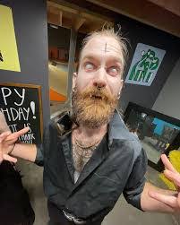 Sean Cardwell's Instagram, Twitter & Facebook