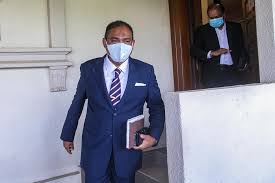 Former lembaga tabung haji chairperson abdul azeez abdul rahim was today remanded for four days. Court To Hear Abdul Azeez S Bid To Quash Graft Money Laundering Charges On Jan 25 Malaysia Malay Mail
