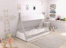 5 Idees Pour Une Chambre Montessori Intelligente Et Jolie Chambre Enfant Comment Amenager Une Chambre Lit Tipi