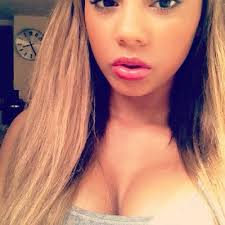 Serius : Ella Paige, Penyanyi/Model Adalah Teman Wanita Baru Justin Bieber?  (10 Gambar)