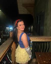 there is no snow white without her poison apple 🍎❤️