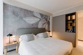 Carta da parati dietro al letto: Glamora Hospitality Progettazione Camera Da Letto Matrimoniale Idee Arredamento Camera Da Letto Camera Da Letto Matrimoniale