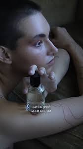 Katarzist od ORACULUM je symbolické setkání ženského a mužského principu,  kde harmonie a rovnováha nalézají svůj dokonalý tvar v teplých objímajících  nádeších turecké růže, sladkého oudu, pižma a ...