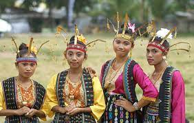 Jauh banget ini yaaa haha. 7 Baju Adat Ntt Nusa Tenggara Timur Sering Jalan