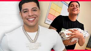 Armando Celis cantante de los Sebastianes anuncia llegada de su bebé