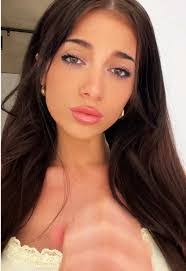 Kiera Lee's Instagram, Twitter & Facebook