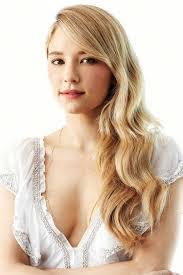 Hayley Bennett's Instagram, Twitter & Facebook