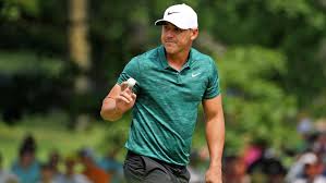 Brooks koepka of the united states and tiger woods of the united states shake hands on the 18th green during the second round of the 2019 pga championship at the bethpage black course on may 17, 2019 in farmingdale, new york. 2018 Pga Championship Leaderboard Scores Brooks Koepka Beasts His Way To Second Major Of Season Cbssports Com