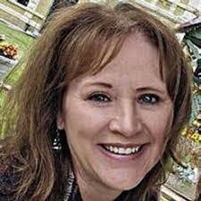 Renee Redding's Instagram, Twitter & Facebook