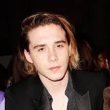 Beckham 2003 codino capelli lunghi beckham nel 2003 con nigel cumberland in ritiro . Brooklyn Beckham Got A Dad And Me Tattoo For His 18th Birthday Vanity Fair