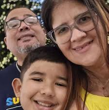 Hoy celebramos a quienes han servido con valor y dedicación. 🙏 Veterano,  el martes, 11 de noviembre, queremos agradecerte ofreciéndote uno de estos  platos GRATIS: 🍝 Fettuccine con Pollo 🍔 Smokey Bacon